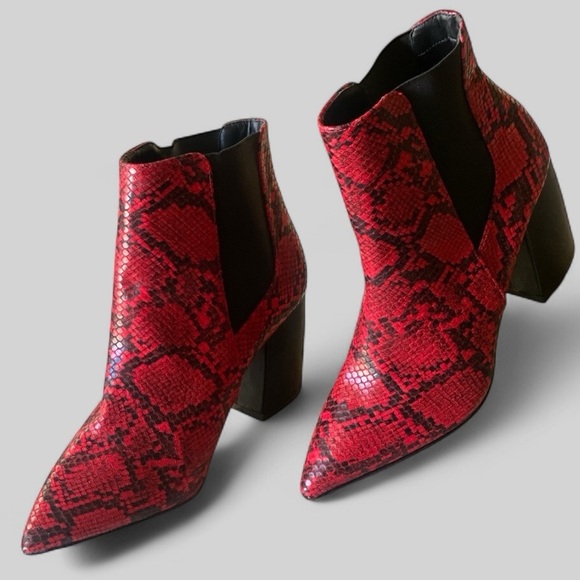 QUPID Red Hot Snakeskin Chunky 2.5” Heel Ankle Boots Size 8.5 Fireside Footwear - Picture 13 of 16